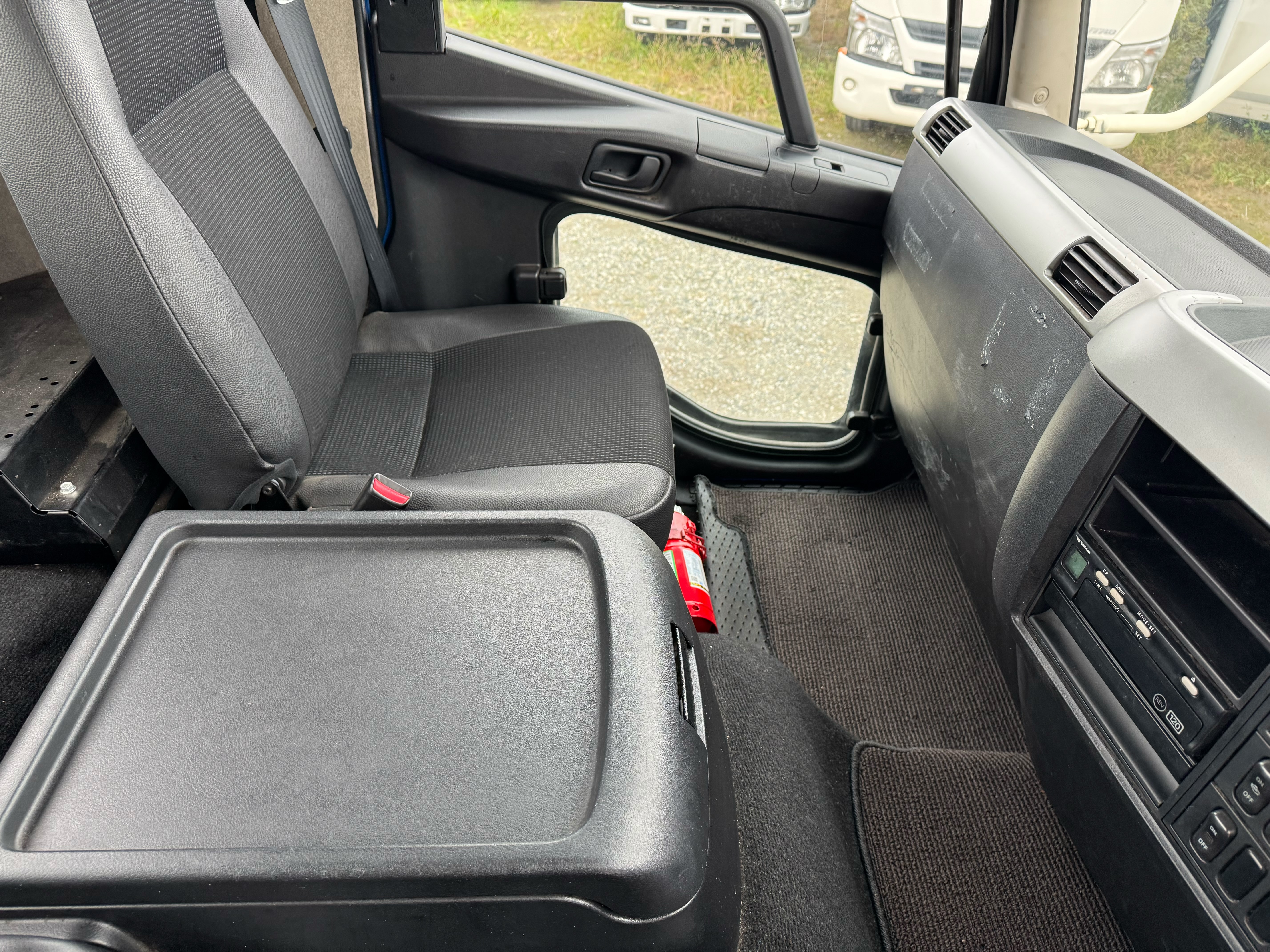 三菱ふそう　ファイター　標準　リアエアサス　ホイールベースH尺(57ベース)　6MT|中古トラックの販売・買取・査定のアイナビ