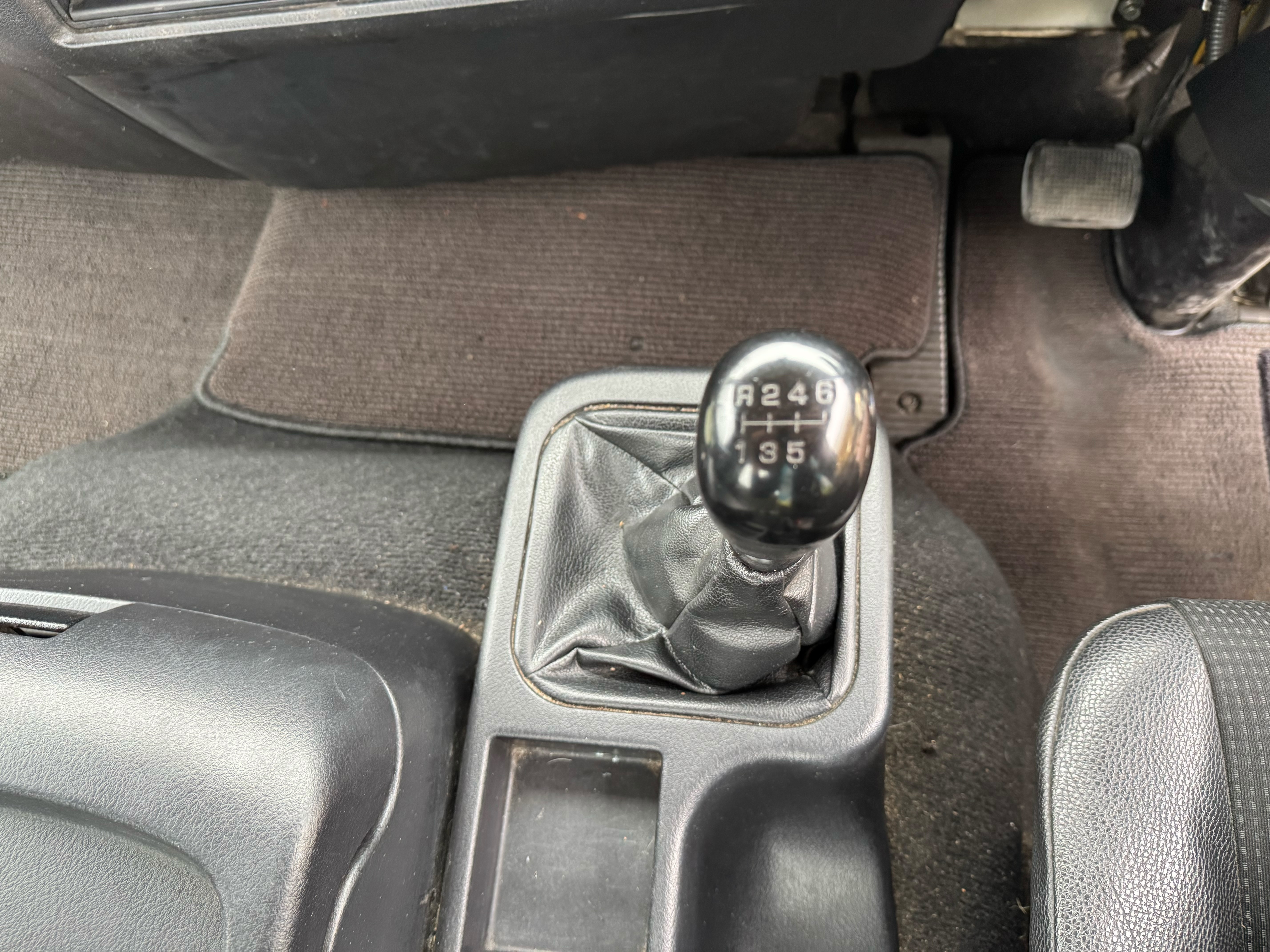 三菱ふそう　ファイター　標準　リアエアサス　ホイールベースH尺(57ベース)　6MT|中古トラックの販売・買取・査定のアイナビ