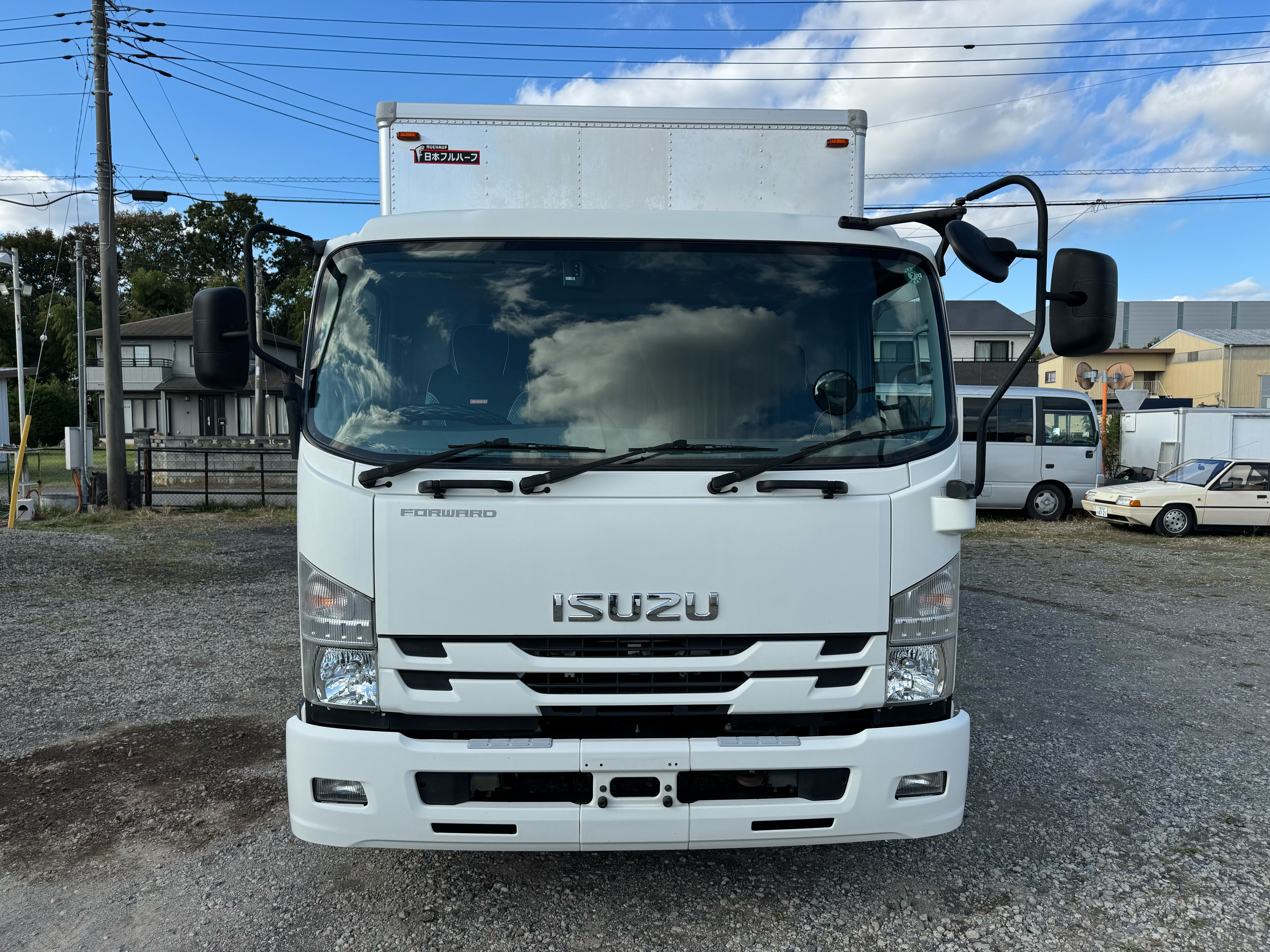 いすゞ　フォワード　67ワイド　リアエアサス　6MT　バックカメラ　ドライバン|中古トラックの販売・買取・査定のアイナビ