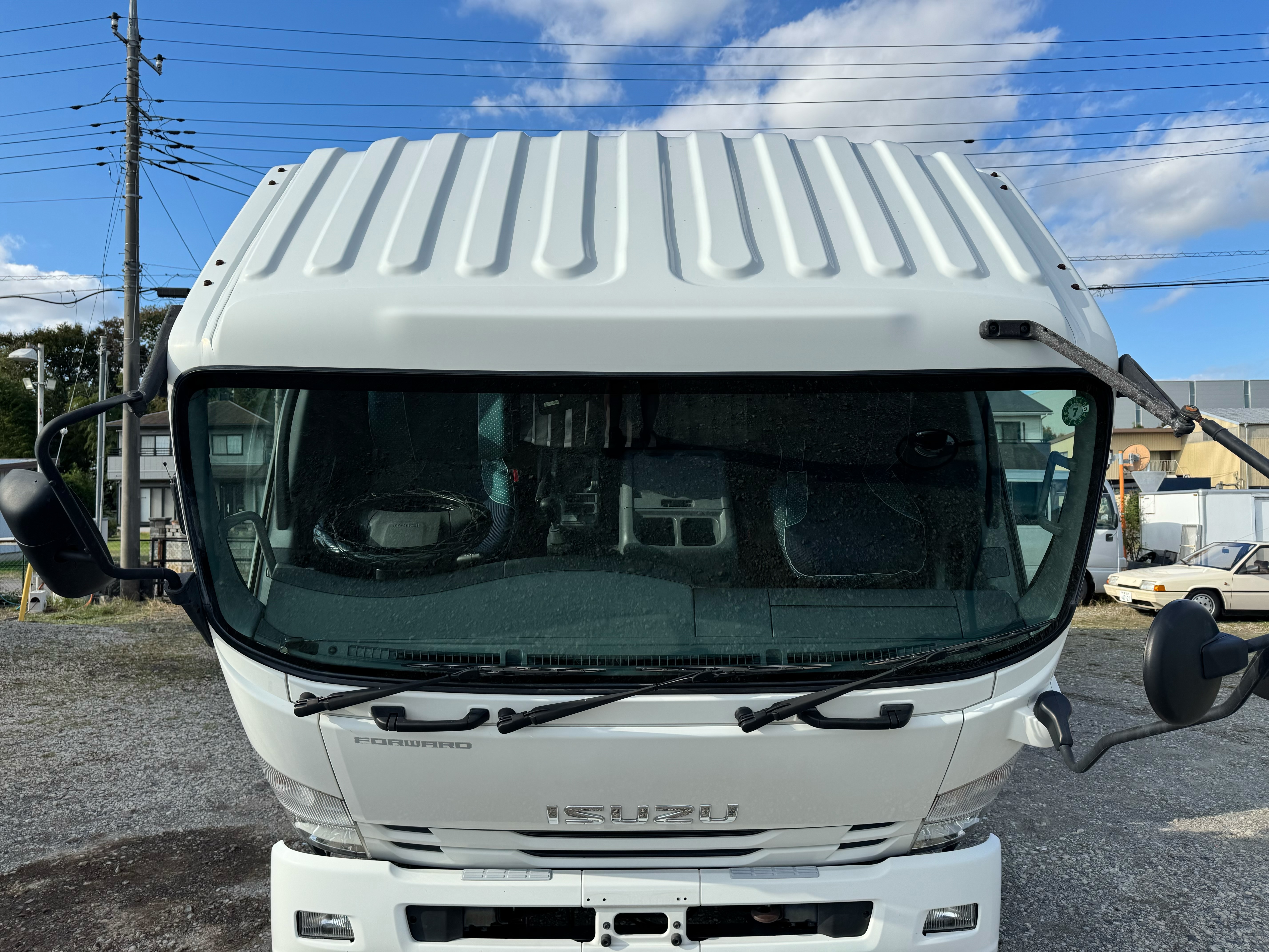 いすゞ　フォワード　67ワイド　リアエアサス　6MT　バックカメラ　ドライバン|中古トラックの販売・買取・査定のアイナビ