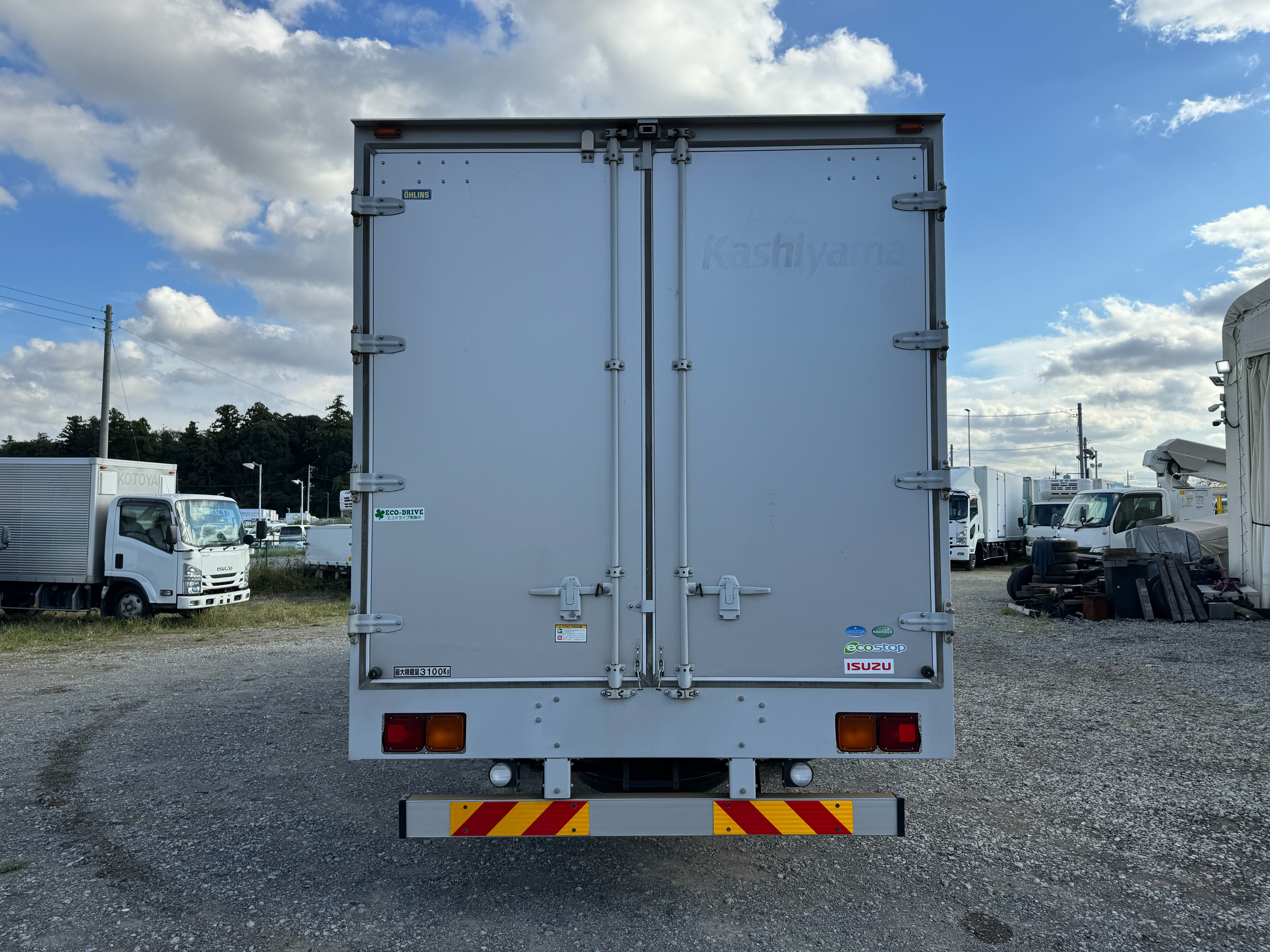 いすゞ　フォワード　67ワイド　リアエアサス　6MT　バックカメラ　ドライバン|中古トラックの販売・買取・査定のアイナビ