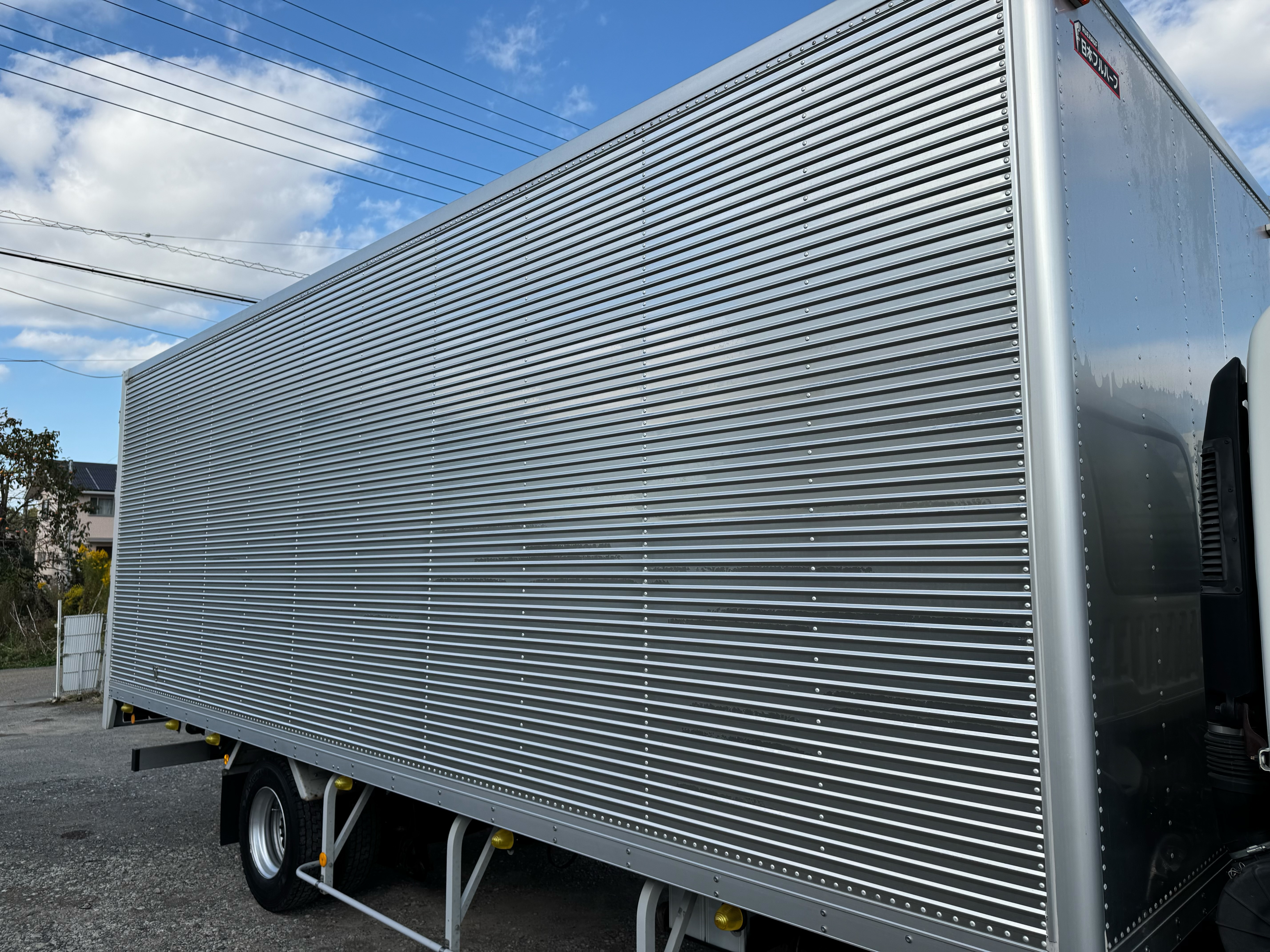 いすゞ　フォワード　67ワイド　リアエアサス　6MT　バックカメラ　ドライバン|中古トラックの販売・買取・査定のアイナビ