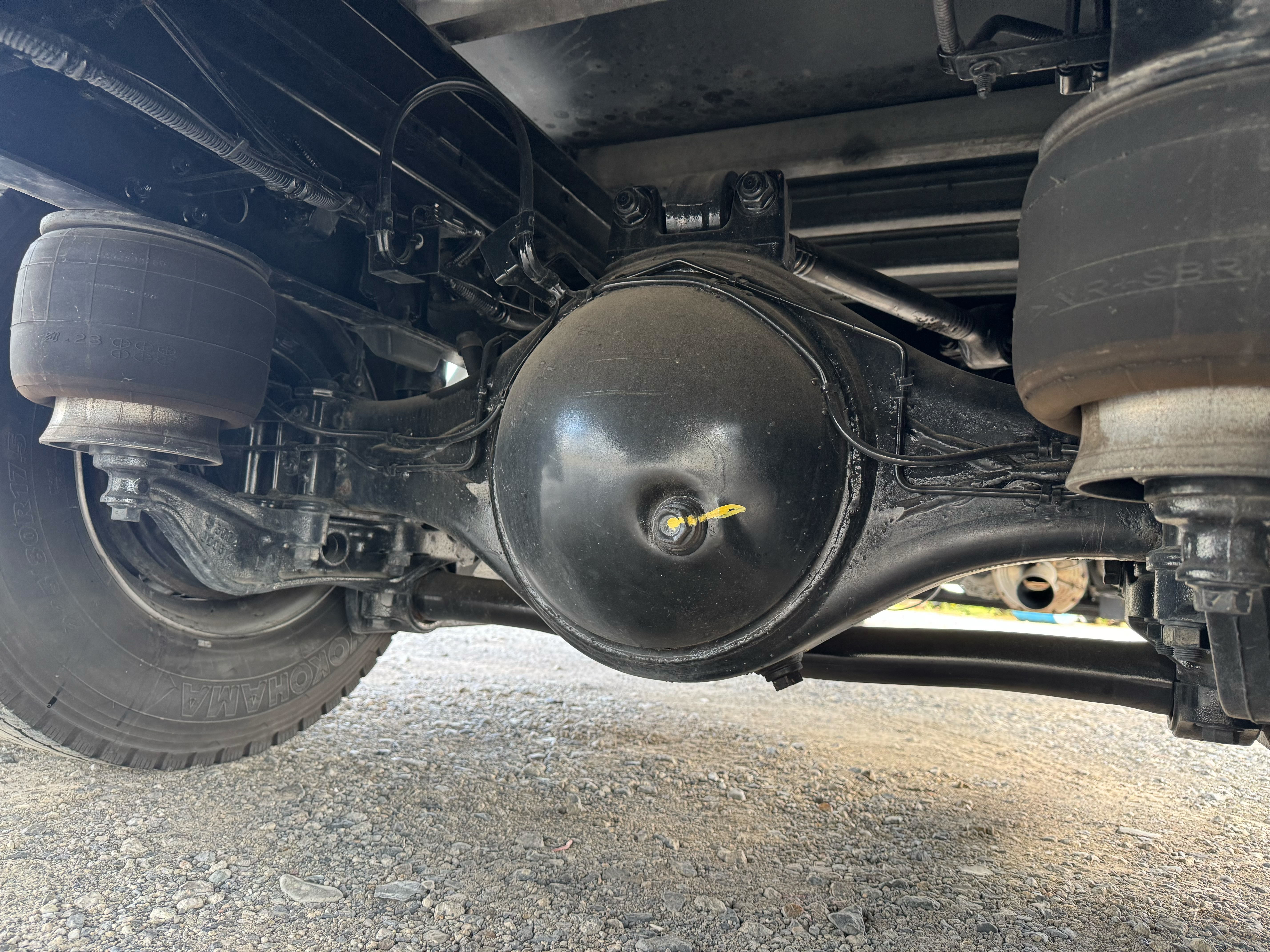 いすゞ　フォワード　67ワイド　リアエアサス　6MT　バックカメラ　ドライバン|中古トラックの販売・買取・査定のアイナビ