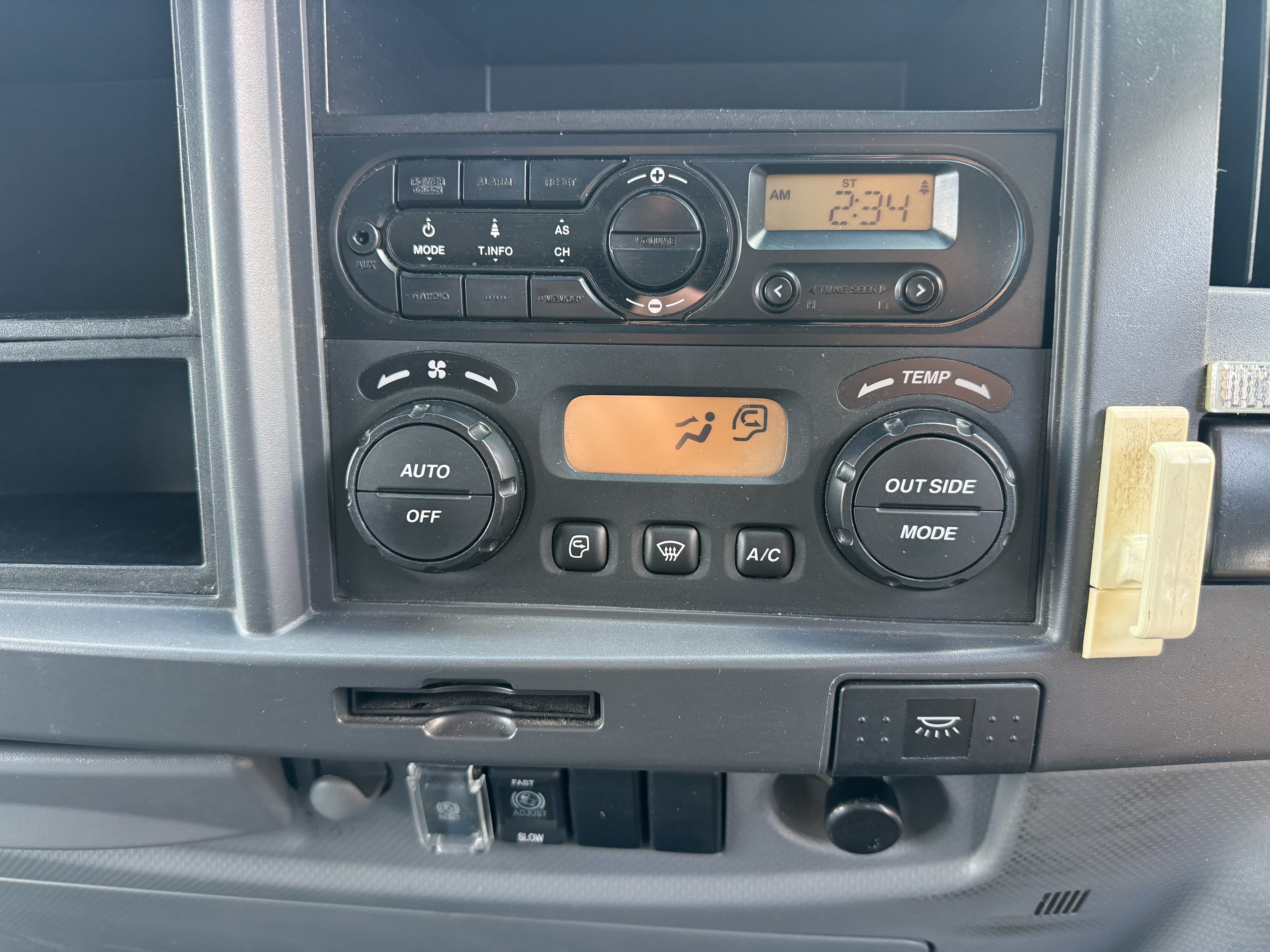 いすゞ　フォワード　67ワイド　リアエアサス　6MT　バックカメラ　ドライバン|中古トラックの販売・買取・査定のアイナビ