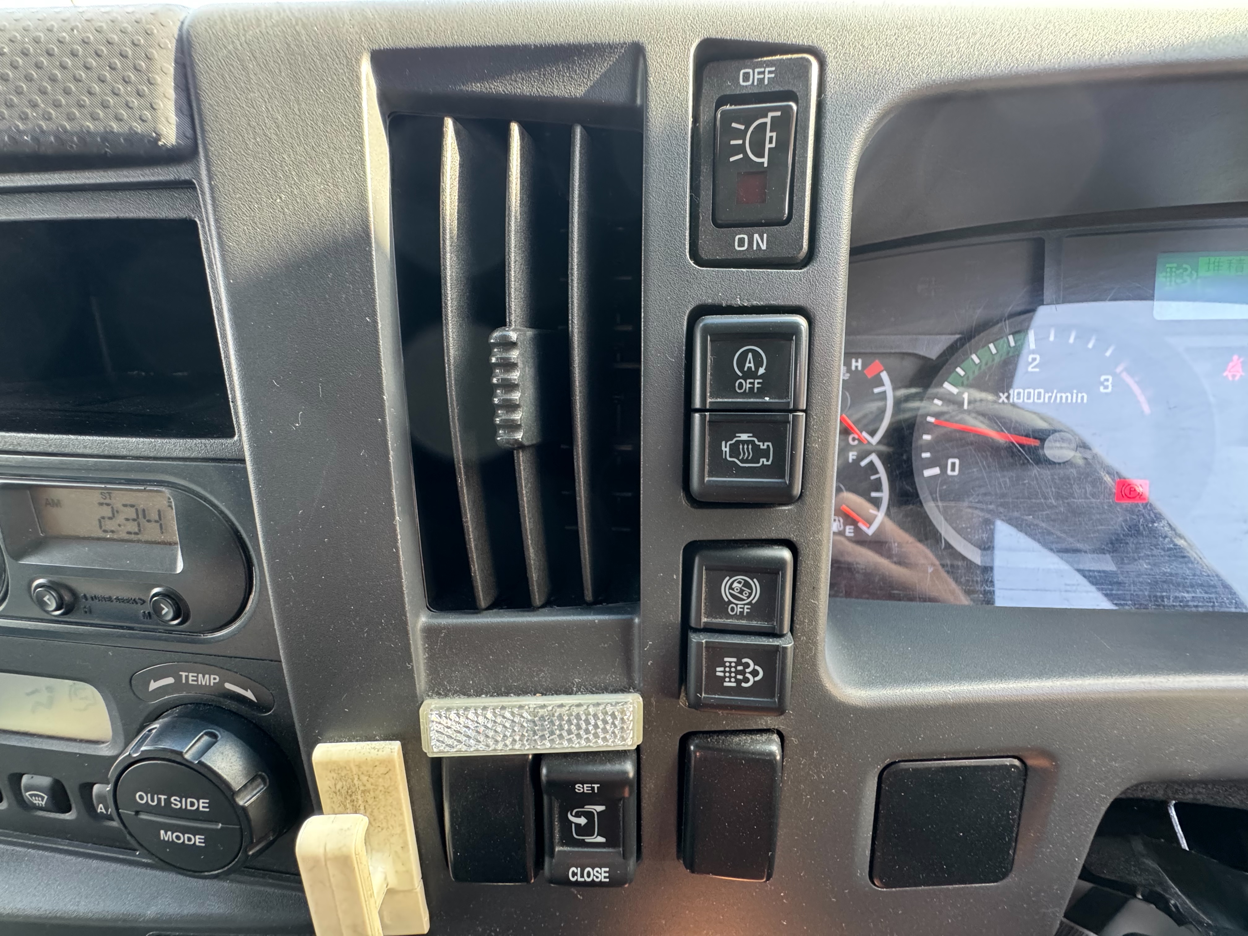 いすゞ　フォワード　67ワイド　リアエアサス　6MT　バックカメラ　ドライバン|中古トラックの販売・買取・査定のアイナビ