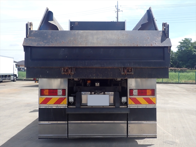 【350941】いすゞ ギガ 土砂ダンプ|中古トラックの販売・買取・査定のアイナビ