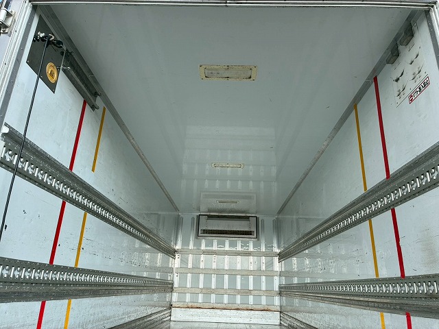 R404A菱重コールドチェーンショートキャブベッドレス4t8t|中古トラックの販売・買取・査定のアイナビ