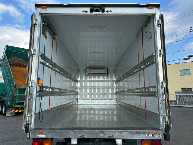 R404A菱重コールドチェーンショートキャブベッドレス4t8t|中古トラックの販売・買取・査定のアイナビ