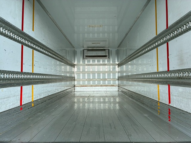 R404A菱重コールドチェーンショートキャブベッドレス4t8t|中古トラックの販売・買取・査定のアイナビ