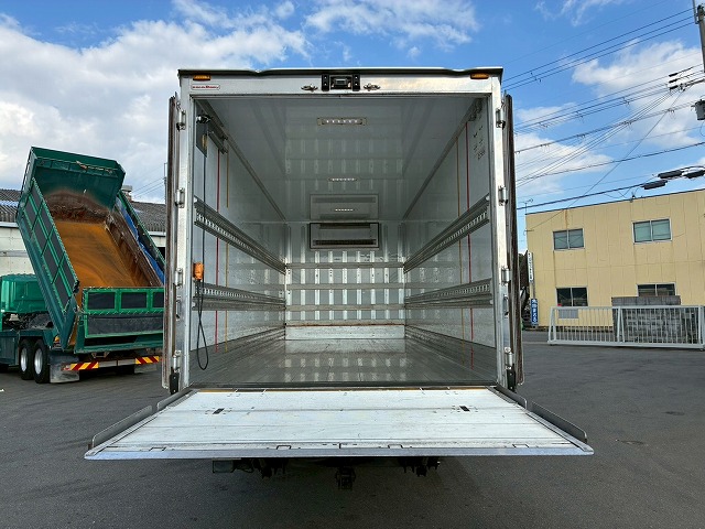 R404A菱重コールドチェーンショートキャブベッドレス4t8t|中古トラックの販売・買取・査定のアイナビ
