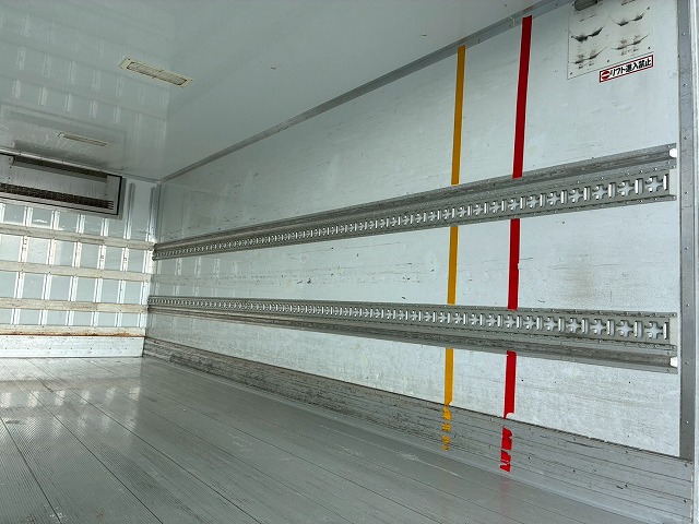 R404A菱重コールドチェーンショートキャブベッドレス4t8t|中古トラックの販売・買取・査定のアイナビ