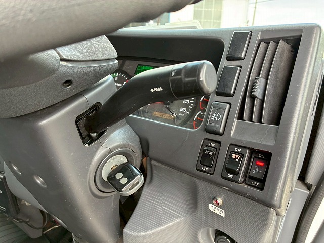 R404A菱重コールドチェーンショートキャブベッドレス4t8t|中古トラックの販売・買取・査定のアイナビ