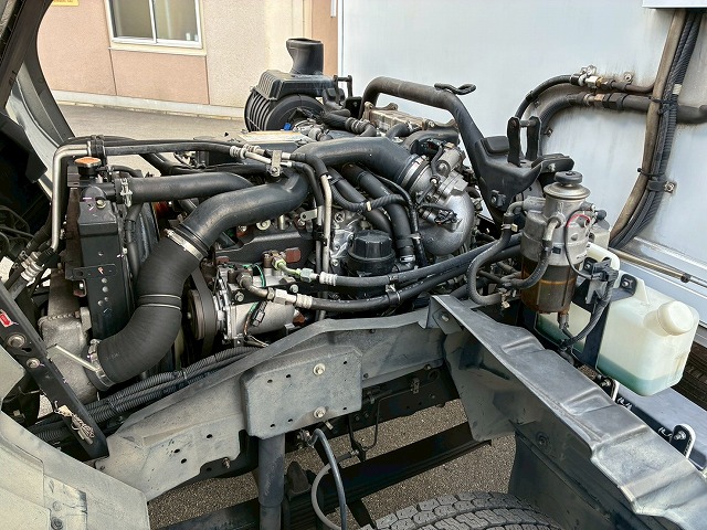 R404A菱重コールドチェーンショートキャブベッドレス4t8t|中古トラックの販売・買取・査定のアイナビ