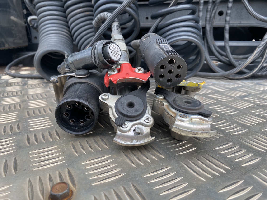 H30年式、クオン、450馬力トラクタ、車検付|中古トラックの販売・買取・査定のアイナビ