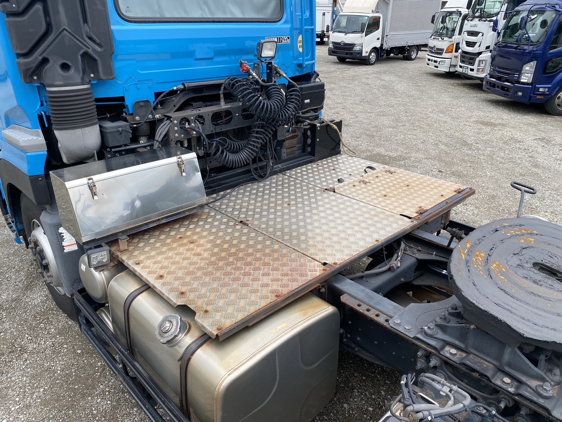 H30年式、クオン、450馬力トラクタ、車検付|中古トラックの販売・買取・査定のアイナビ