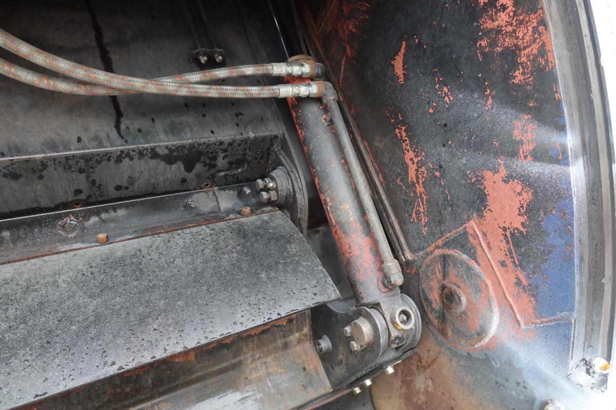 標準幅 プレス式パッカー車 極東製5.3立米 積載3300kg|中古トラックの販売・買取・査定のアイナビ