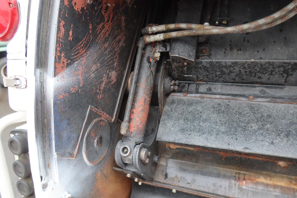 標準幅 プレス式パッカー車 極東製5.3立米 積載3300kg|中古トラックの販売・買取・査定のアイナビ