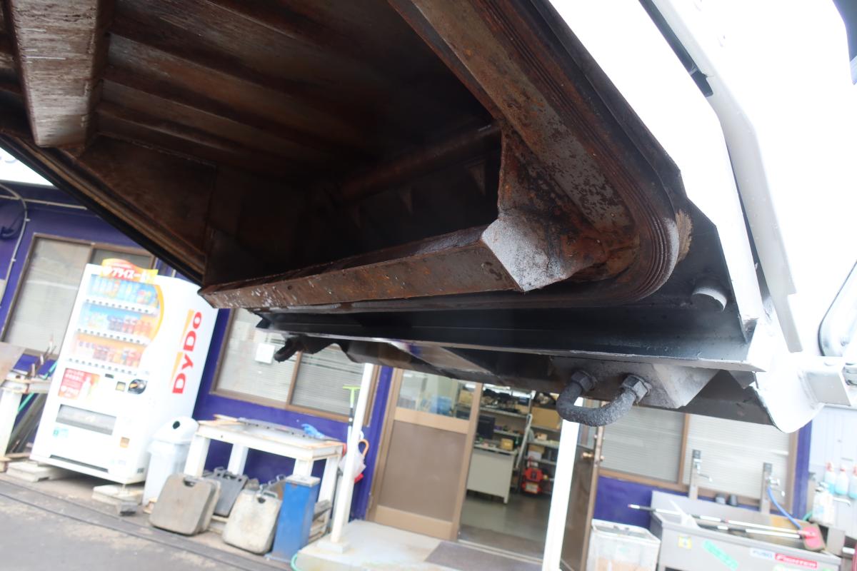 標準幅 プレス式パッカー車 極東製5.3立米 積載3300kg|中古トラックの販売・買取・査定のアイナビ