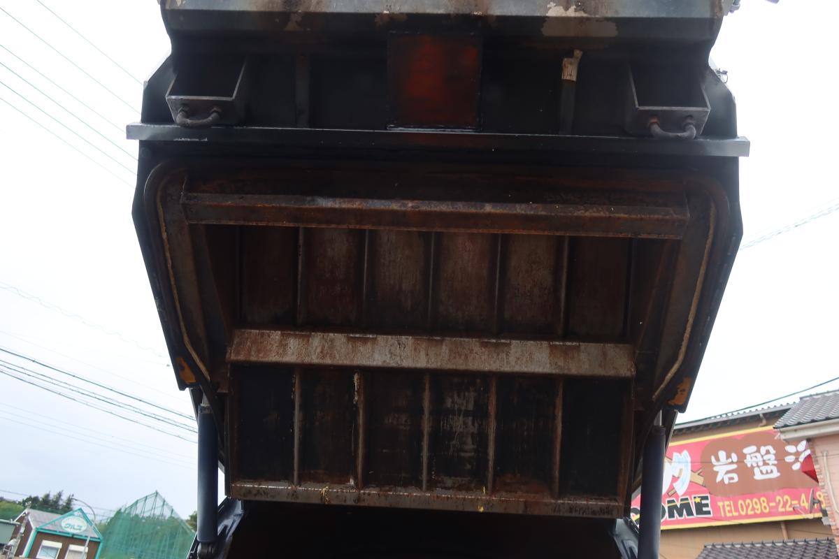 標準幅 プレス式パッカー車 極東製5.3立米 積載3300kg|中古トラックの販売・買取・査定のアイナビ
