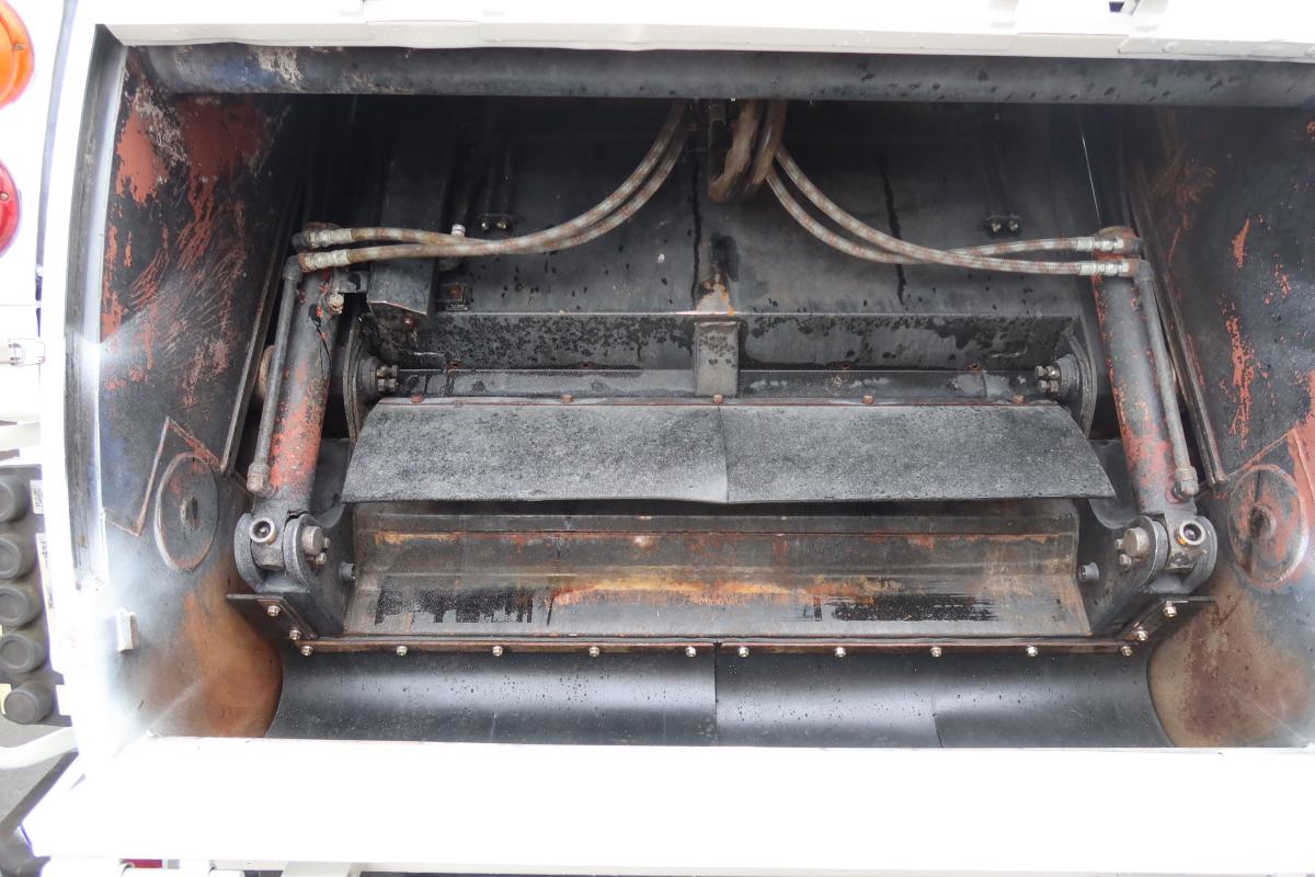 標準幅 プレス式パッカー車 極東製5.3立米 積載3300kg|中古トラックの販売・買取・査定のアイナビ