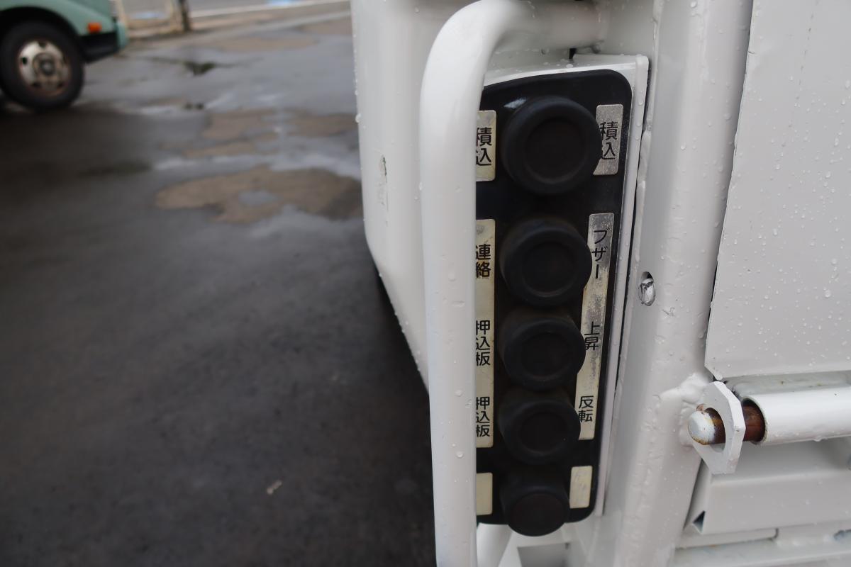 標準幅 プレス式パッカー車 極東製5.3立米 積載3300kg|中古トラックの販売・買取・査定のアイナビ