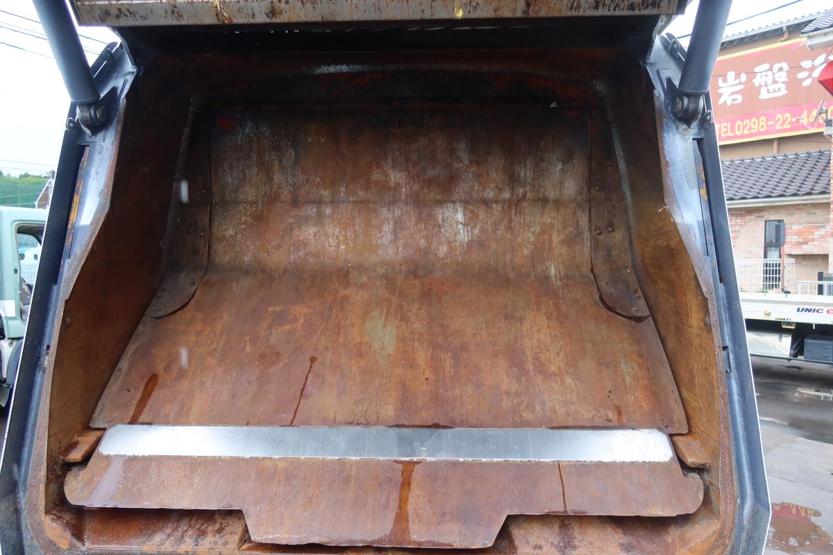 標準幅 プレス式パッカー車 極東製5.3立米 積載3300kg|中古トラックの販売・買取・査定のアイナビ