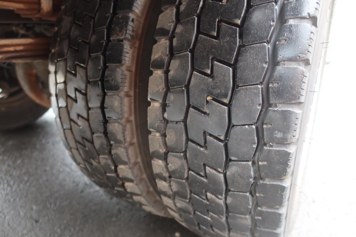 標準幅 プレス式パッカー車 極東製5.3立米 積載3300kg|中古トラックの販売・買取・査定のアイナビ