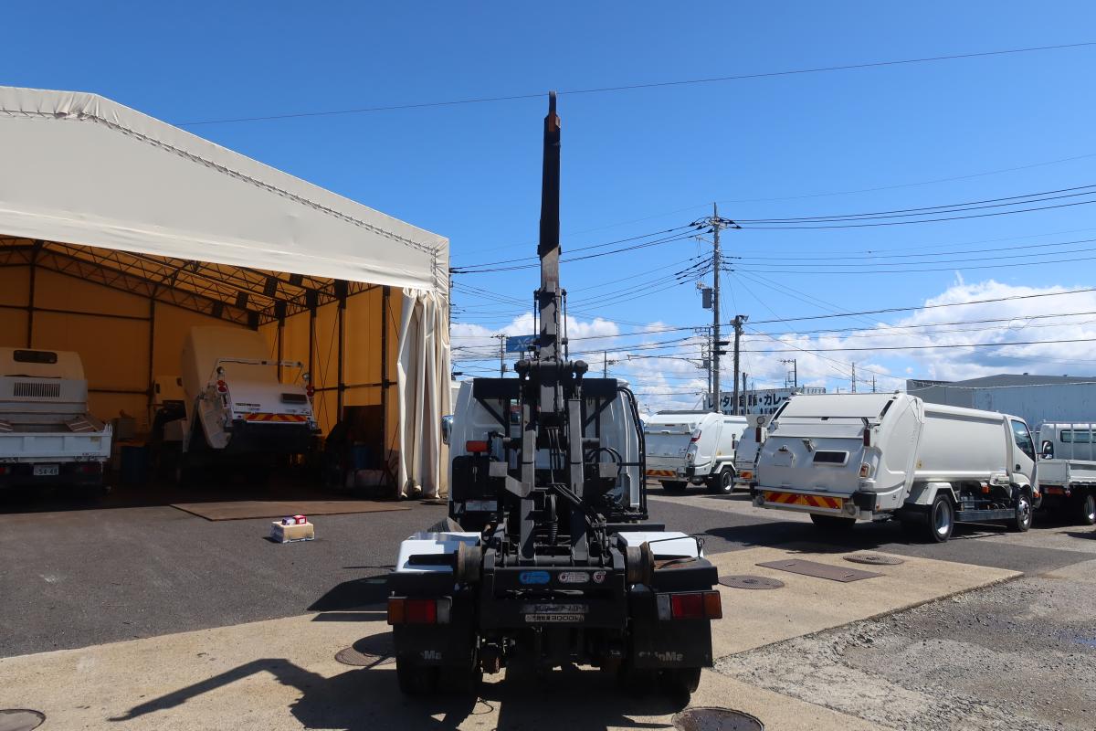 新明和製アームロール 積載3000kg 4ナンバー|中古トラックの販売・買取・査定のアイナビ