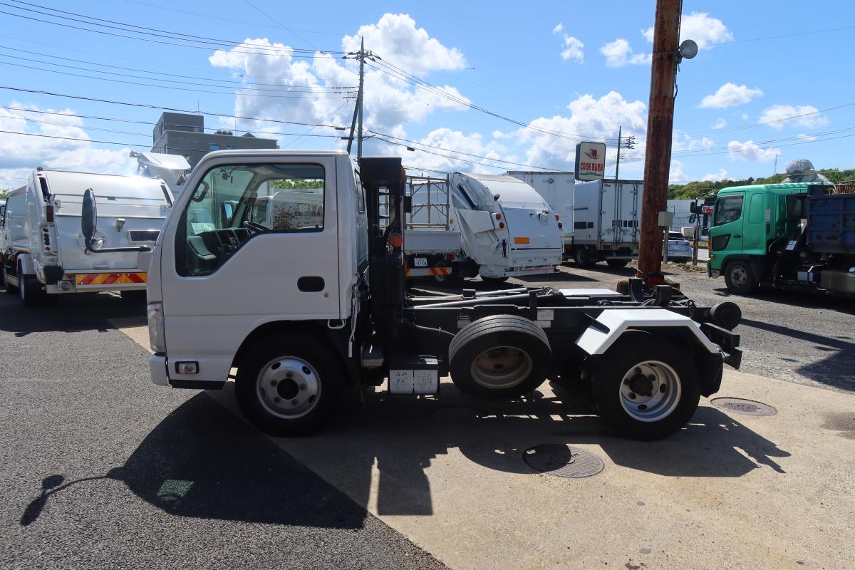 新明和製アームロール 積載3000kg 4ナンバー|中古トラックの販売・買取・査定のアイナビ