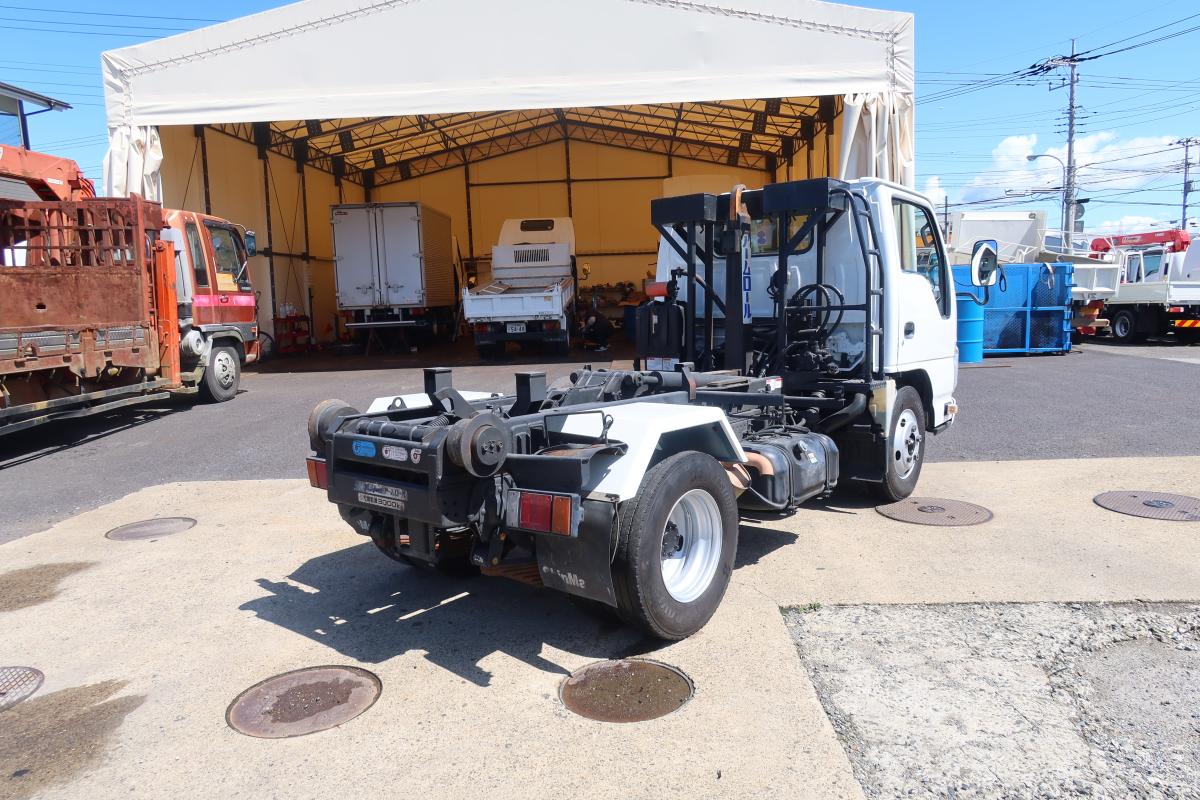 新明和製アームロール 積載3000kg 4ナンバー|中古トラックの販売・買取・査定のアイナビ