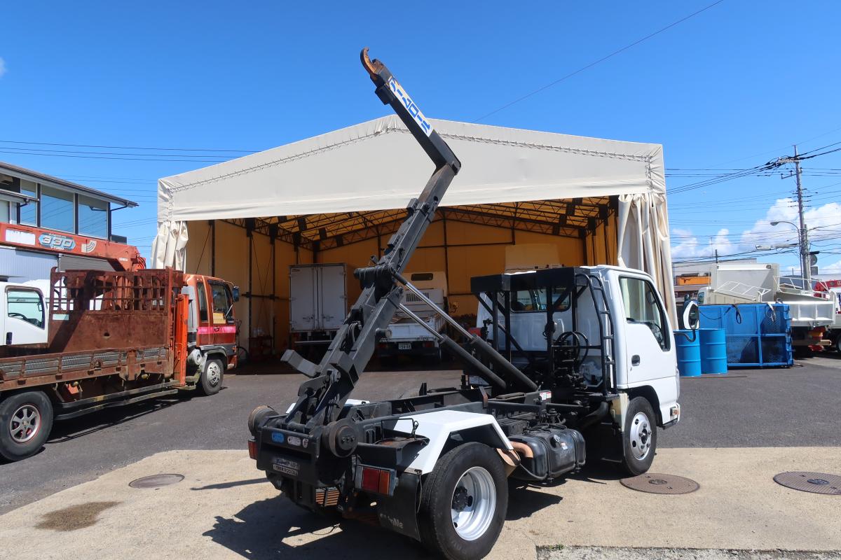 新明和製アームロール 積載3000kg 4ナンバー|中古トラックの販売・買取・査定のアイナビ