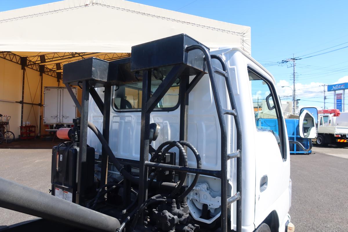 新明和製アームロール 積載3000kg 4ナンバー|中古トラックの販売・買取・査定のアイナビ