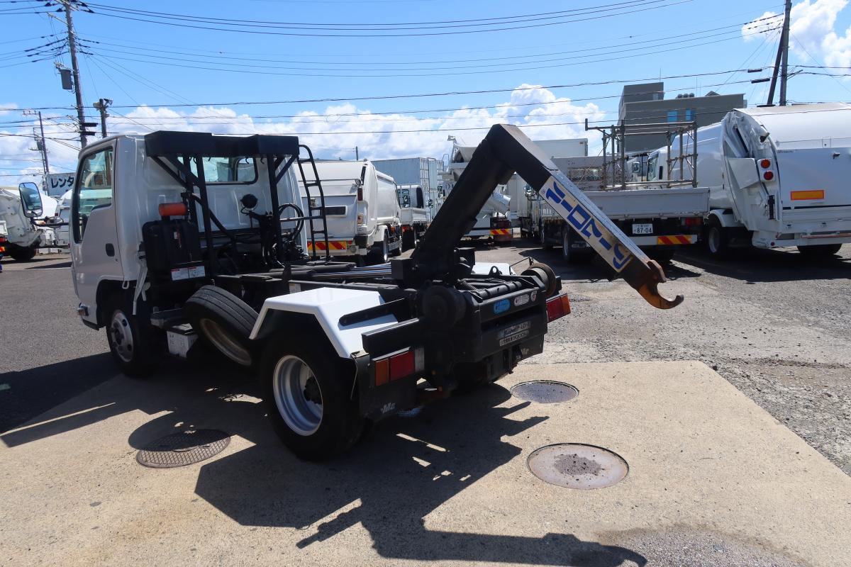 新明和製アームロール 積載3000kg 4ナンバー|中古トラックの販売・買取・査定のアイナビ