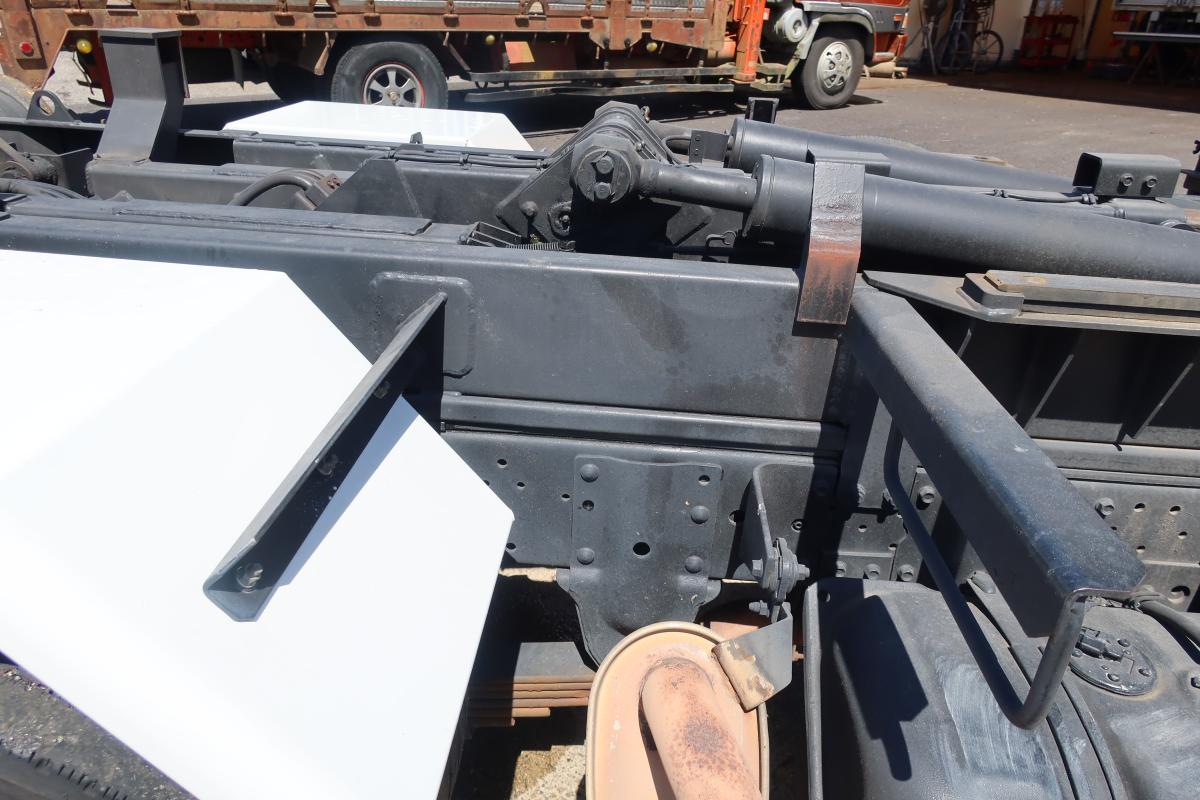 新明和製アームロール 積載3000kg 4ナンバー|中古トラックの販売・買取・査定のアイナビ