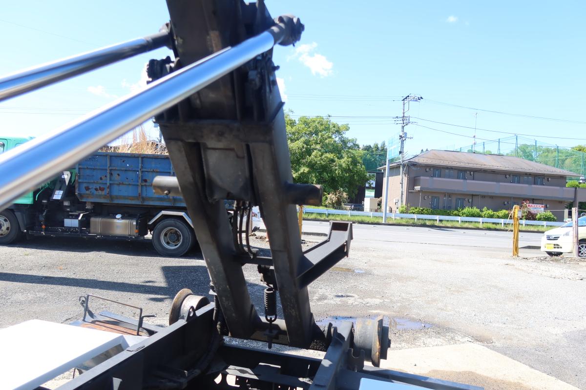 新明和製アームロール 積載3000kg 4ナンバー|中古トラックの販売・買取・査定のアイナビ