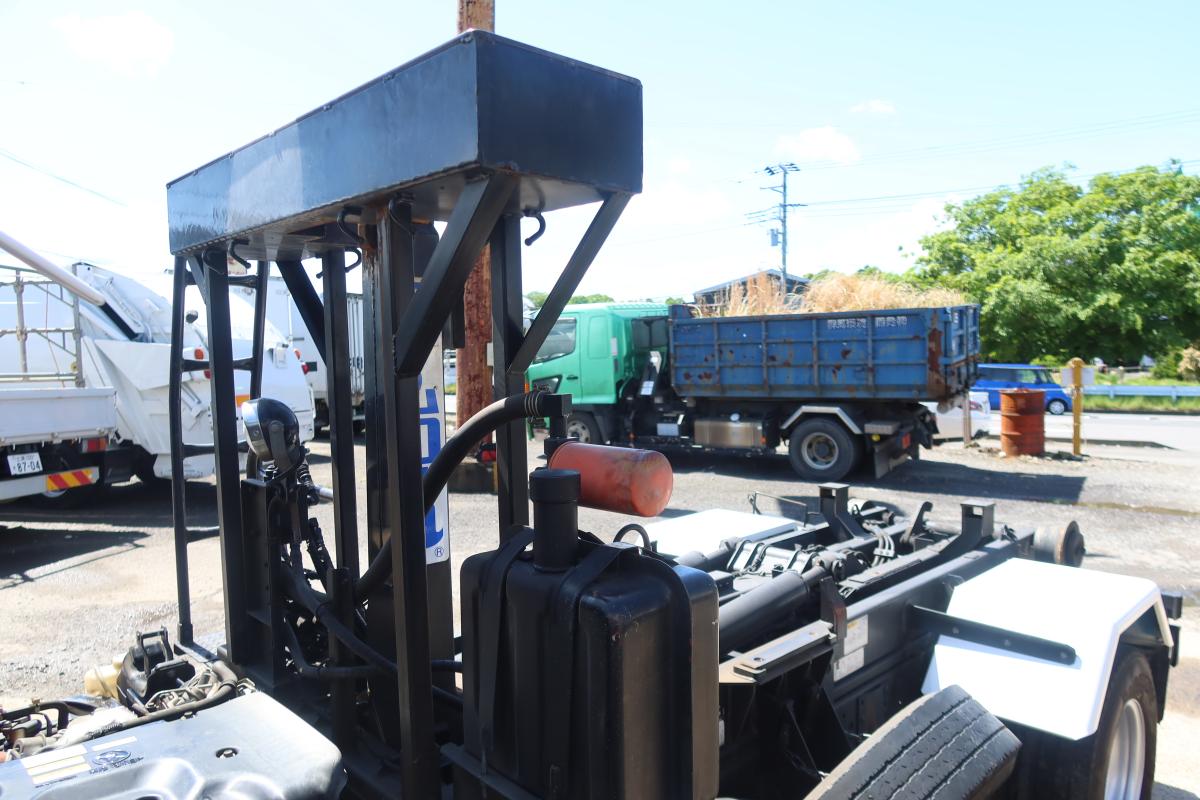 新明和製アームロール 積載3000kg 4ナンバー|中古トラックの販売・買取・査定のアイナビ