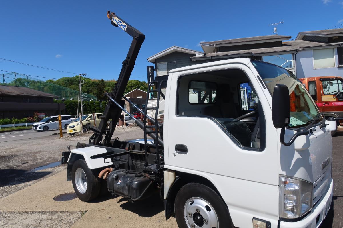 新明和製アームロール 積載3000kg 4ナンバー|中古トラックの販売・買取・査定のアイナビ