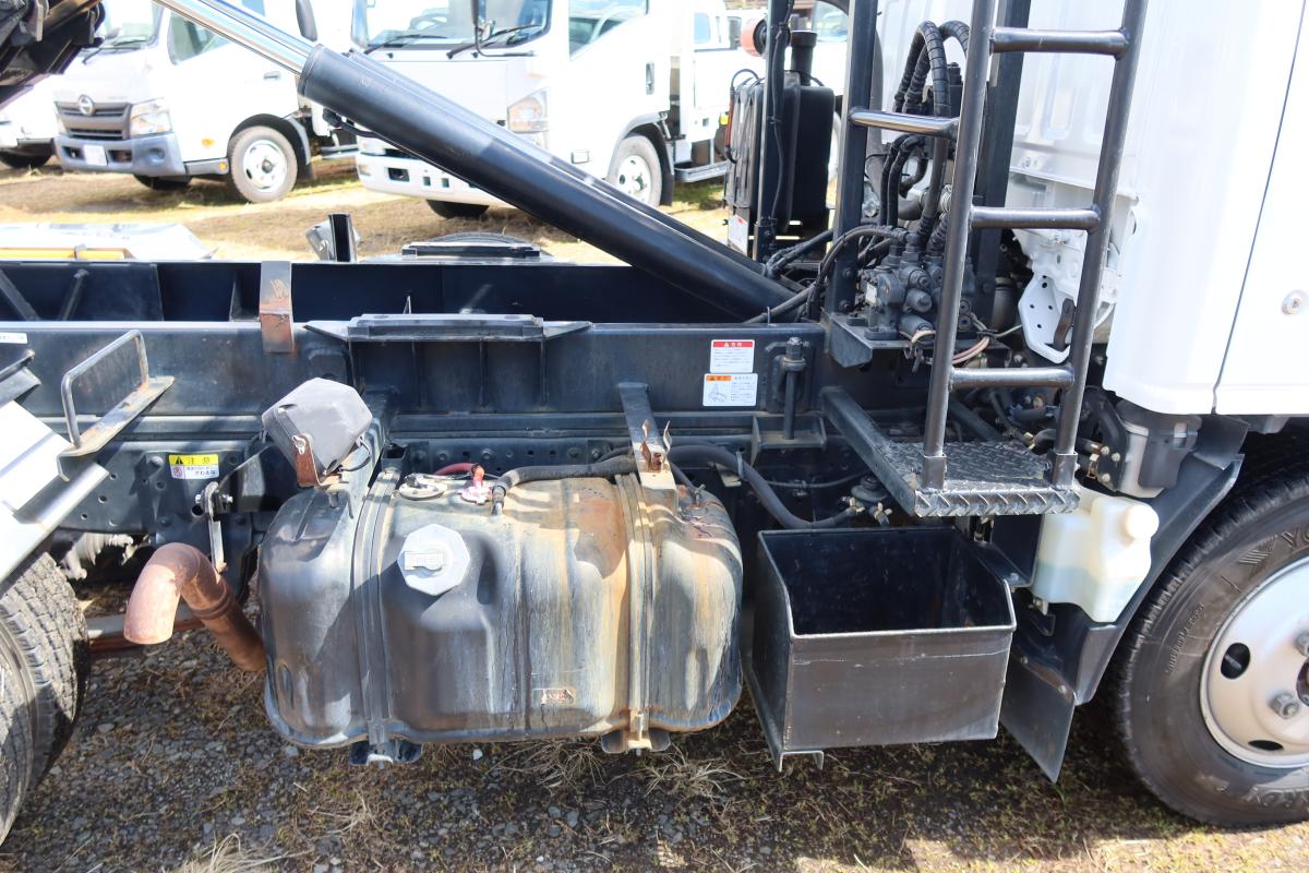 新明和製アームロール 積載2000kg4ナンバー 総重量4845kg|中古トラックの販売・買取・査定のアイナビ