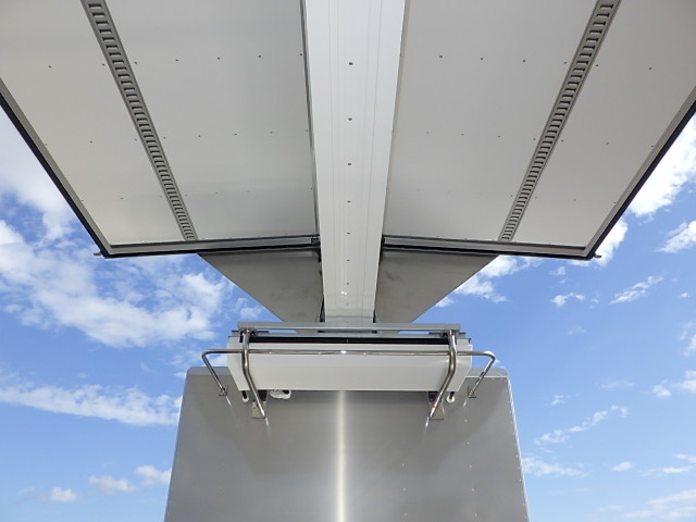 三菱 令和7年式 4軸低床冷凍ウィング 車検付き 登録未使用車|中古トラックの販売・買取・査定のアイナビ