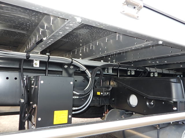 三菱 令和7年式 4軸低床冷凍ウィング 車検付き 登録未使用車|中古トラックの販売・買取・査定のアイナビ