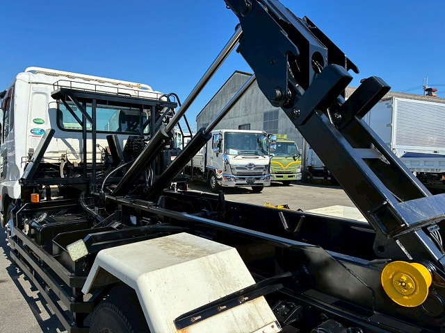 増トン脱着装置付コンテナ専用車アームロールリアジャッキ付|中古トラックの販売・買取・査定のアイナビ