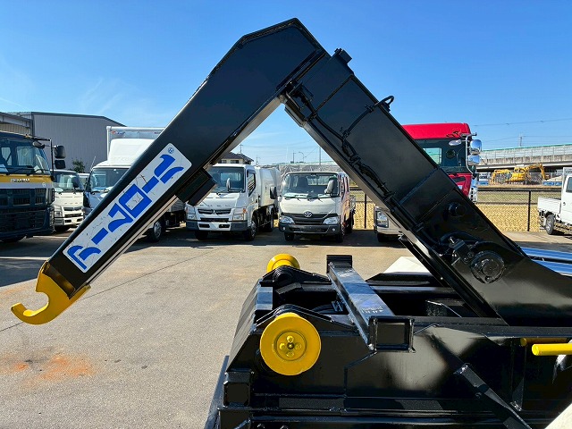 増トン脱着装置付コンテナ専用車アームロールリアジャッキ付|中古トラックの販売・買取・査定のアイナビ