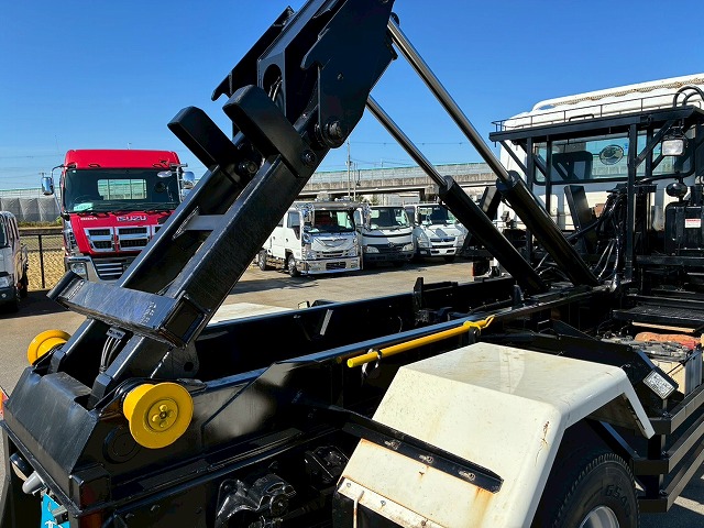 増トン脱着装置付コンテナ専用車アームロールリアジャッキ付|中古トラックの販売・買取・査定のアイナビ