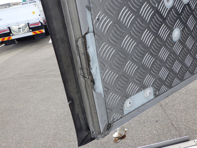 日野2KG-FD2ABG冷凍車4tワイド格納ゲートジョロダーレール|中古トラックの販売・買取・査定のアイナビ