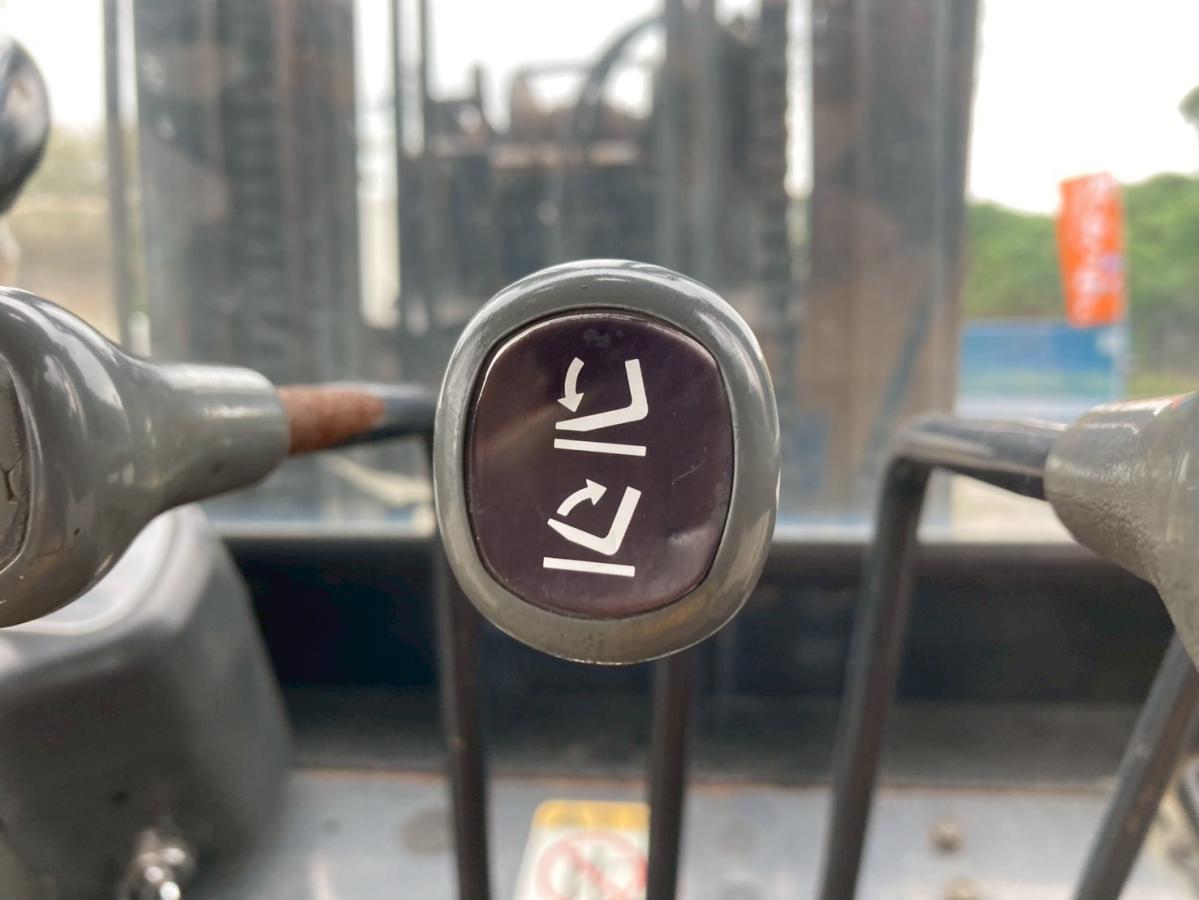 TCM フォークリフト 荷重2900kg MT 揚高3.5m|中古トラックの販売・買取・査定のアイナビ