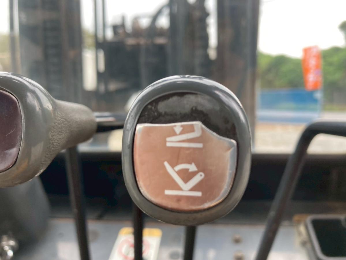 TCM フォークリフト 荷重2900kg MT 揚高3.5m|中古トラックの販売・買取・査定のアイナビ