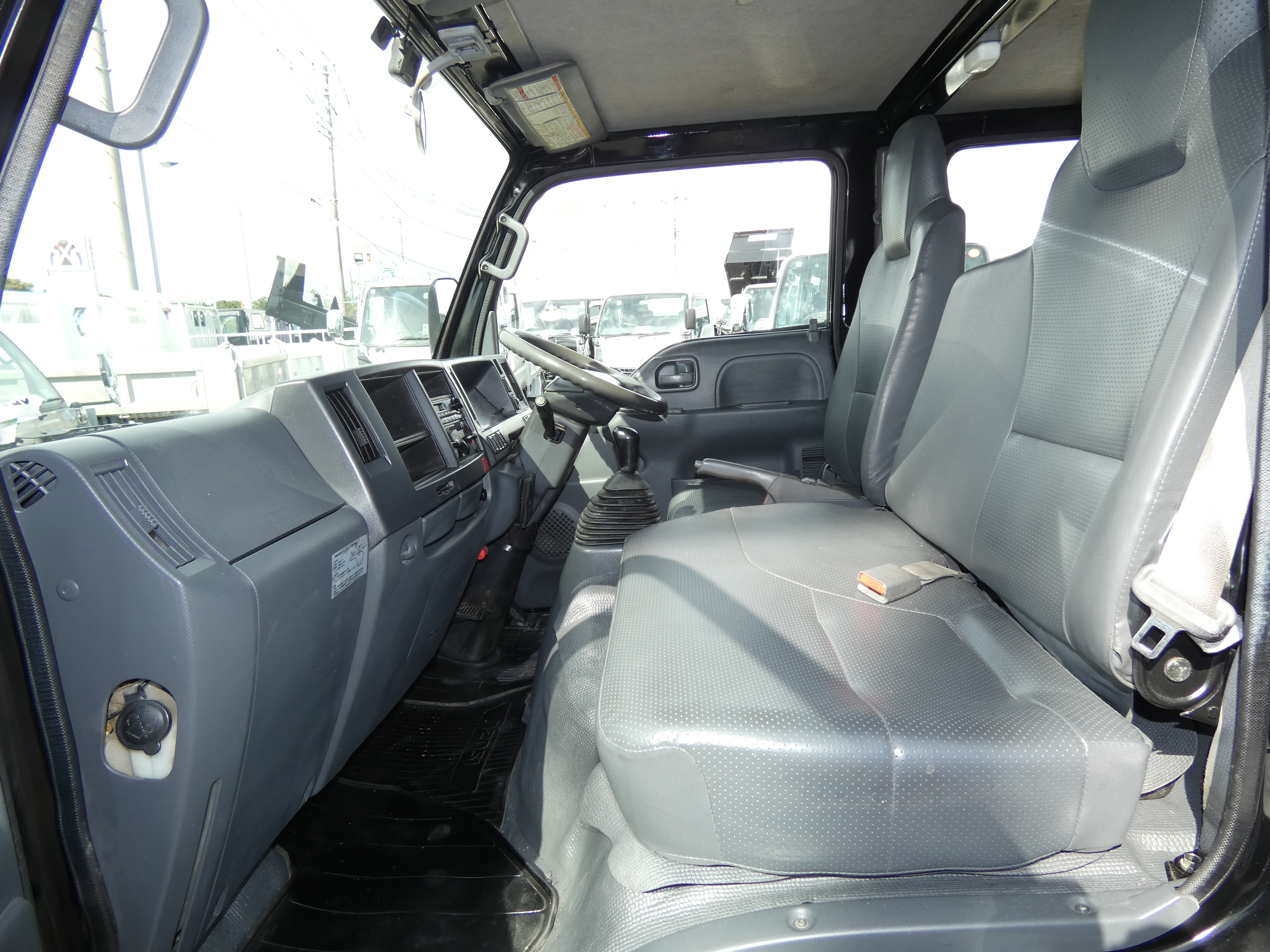 エルフ　２トン|中古トラックの販売・買取・査定のアイナビ