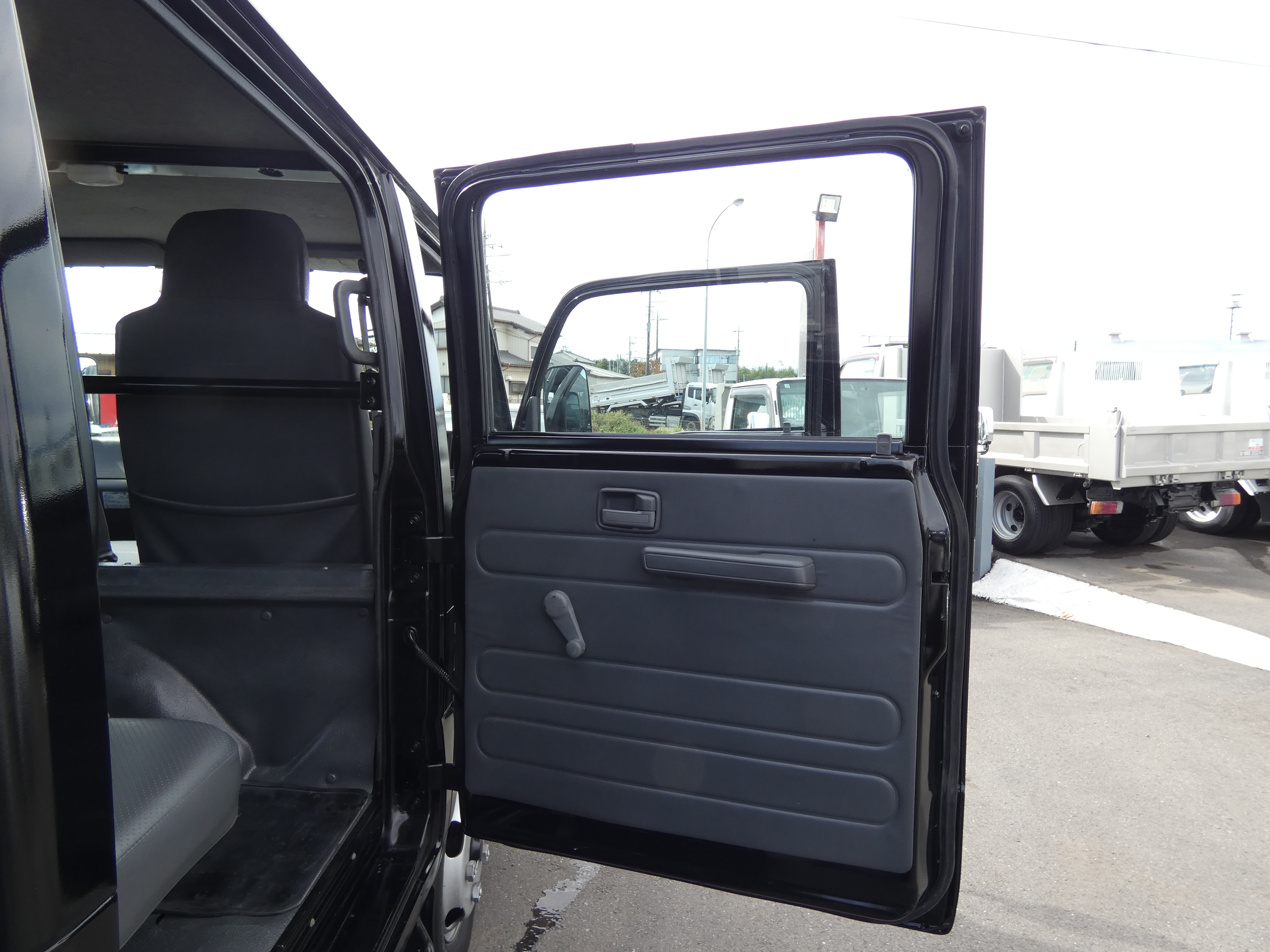 エルフ　２トン|中古トラックの販売・買取・査定のアイナビ