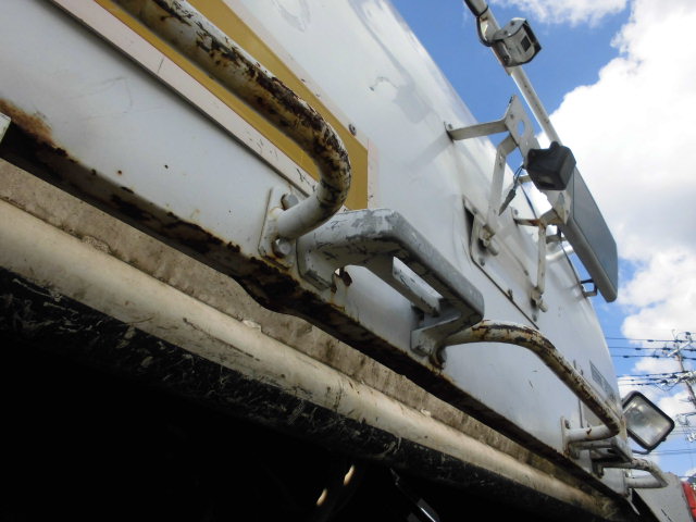 ワイド3Tパッカー車プレス式塵芥車押出式積載量2.7T|中古トラックの販売・買取・査定のアイナビ