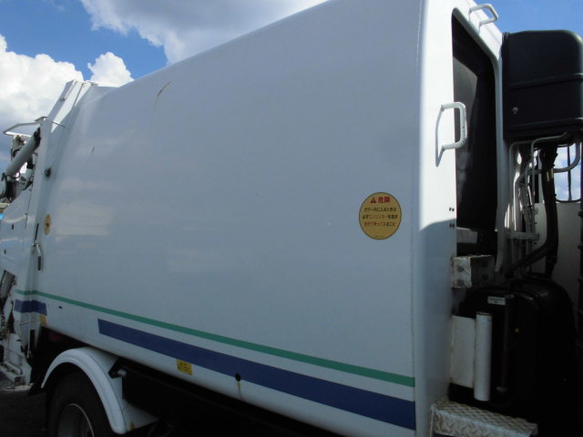 ワイド3Tパッカー車プレス式塵芥車押出式積載量2.7T|中古トラックの販売・買取・査定のアイナビ